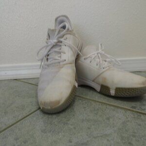 Adidas Game Court tennis shoes